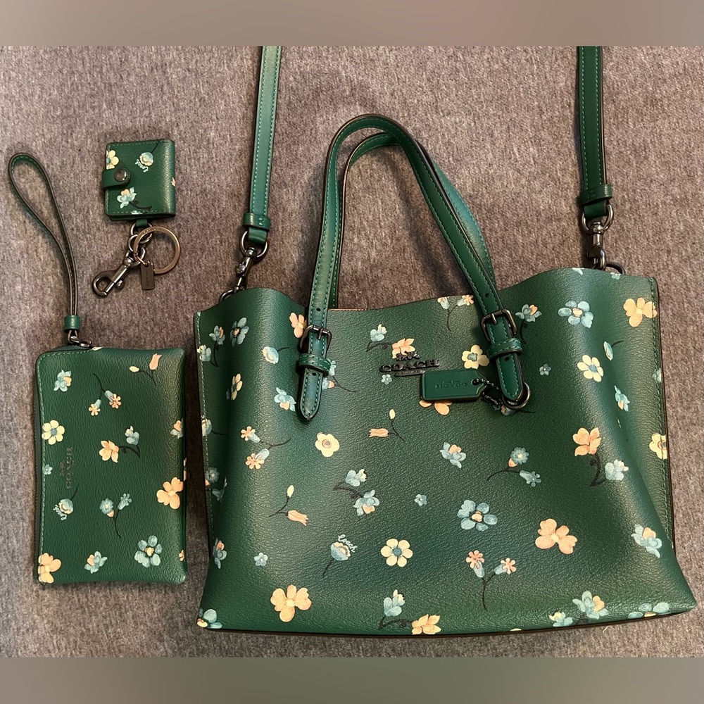 NWOT Coach Mollie Tote 25 Mystical Green Floral C8613 + Wallet C8702 & Keychain
